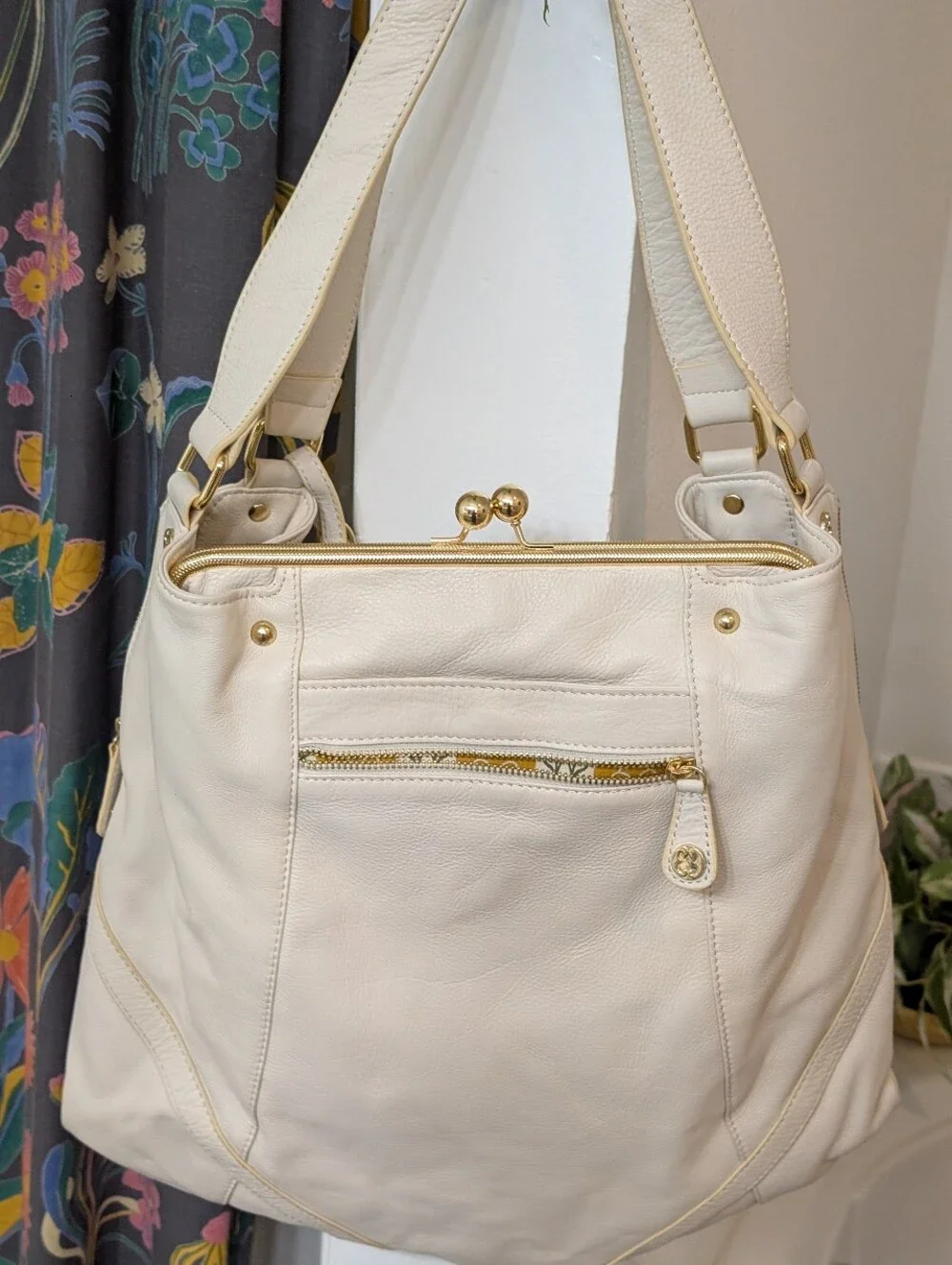 Emma Fox Ivory Pebbled Leather Kiss-Lock Shoulder Bag